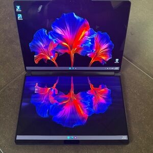 Lenovo Yoga Book 9i 13.3" (1TB SSD, Intel Core i7 1355U 16GB